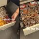 Duas imagens mostram gavetas cheias de doces embalados no trabalho com texto "Eu no trabalho:"