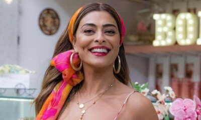 Juliana Paes sorrindo com lenço colorido na cabeça, brincos grandes e letras BOI ao fundo
