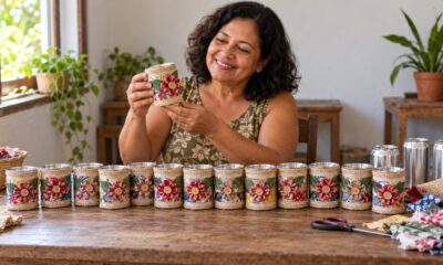 Peças simples, rápidas de fazer e com material reciclado fácil de juntar sustentam a produção de 30 unidades por dia