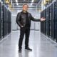 Jensen Huang começou numa lanchonete e hoje comanda a Nvidia, avaliada em trilhões de dólares