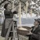 Em 1957, a BBC mostrou famílias suíças colhendo espaguete em árvores no Ticino, e a pegadinha enganou centenas de espectadores