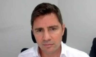 Preso preventivamente, ex-banqueiro Daniel Vorcaro vota na Papudinha, em Brasília