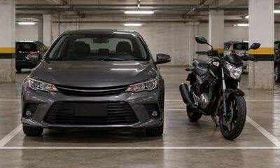 Carro e moto podem dividir a mesma vaga se a convenção permitir e os dois couberem inteiros na demarcação
