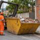 Caçamba irregular pode ser apreendida pela prefeitura, mas a obrigação de regularizá-la é da empresa