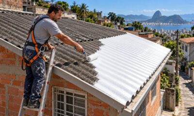 Pintar o telhado de branco reflete parte do sol e ajuda a reduzir o calor dentro de casa