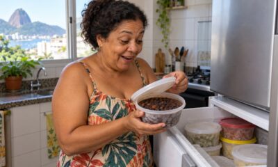 Reaproveitar o pote de sorvete para guardar feijão é um hábito comum nas cozinhas brasileiras e vai além da economia