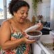 Reaproveitar o pote de sorvete para guardar feijão é um hábito comum nas cozinhas brasileiras e vai além da economia