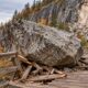 Rocha de 80 toneladas desabou no Polar Caves Park, em New Hampshire, e bloqueou a passarela sem deixar feridos