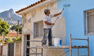 Pintar a fachada de uma casa térrea de 70 m² custa R$ 4.416,30 e passa de R$ 5,9 mil com andaime