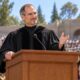 Em 2005, no discurso aos formandos de Stanford, Steve Jobs disse que só fica satisfeito quem faz o que acredita ser um ótimo trabalho