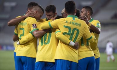 Jogadores comemoram gol pela Seleção Brasileira