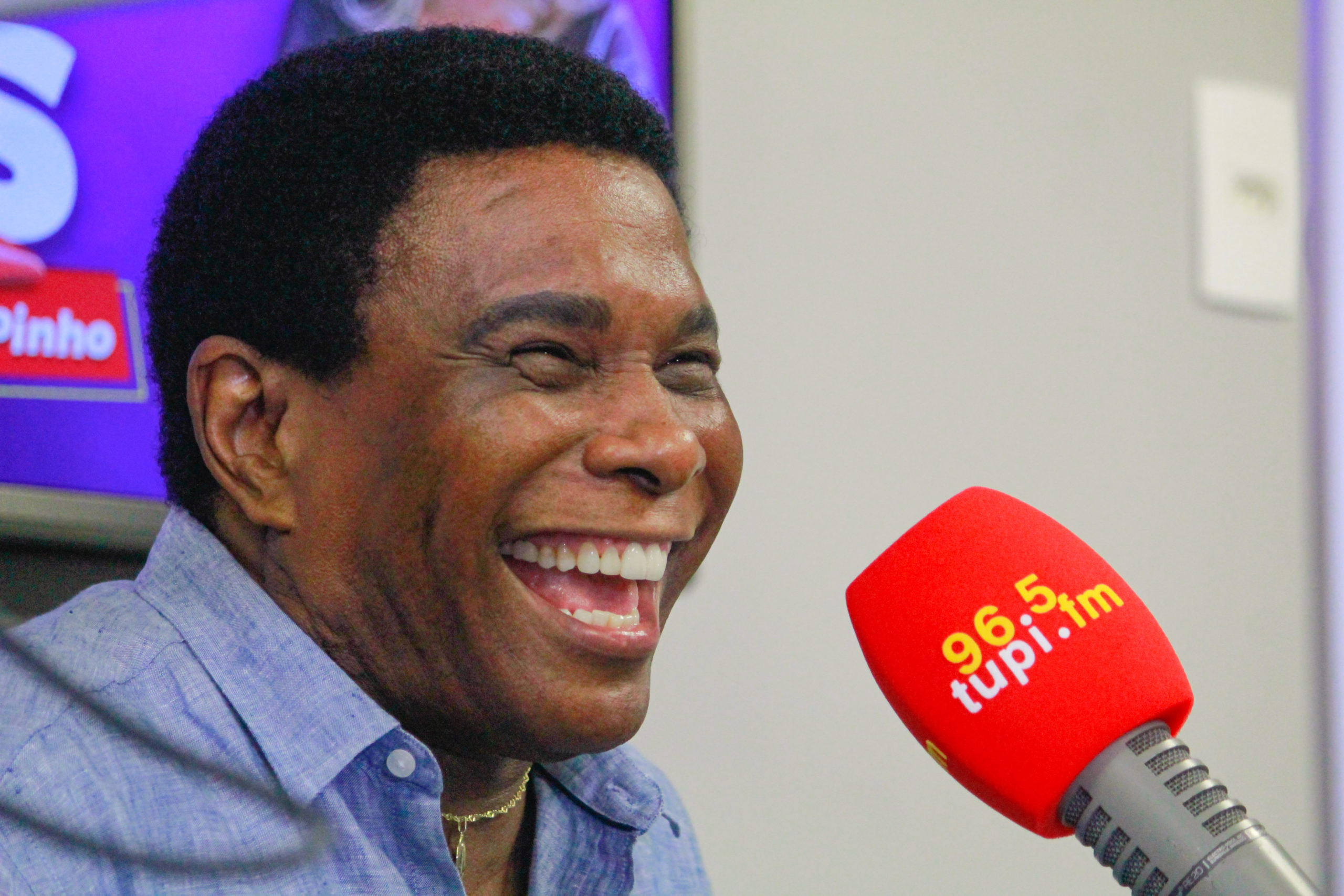 Neguinho da Beija-Flor sorrindo