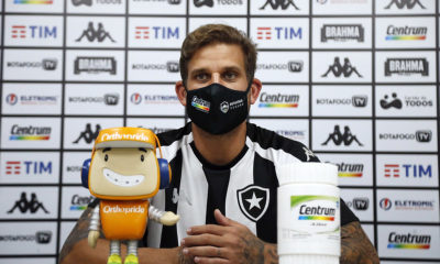 Rafael Moura durante entrevista coletiva de apresentação