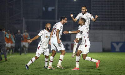 Nenê comemora gol com a camisa do Fluminense