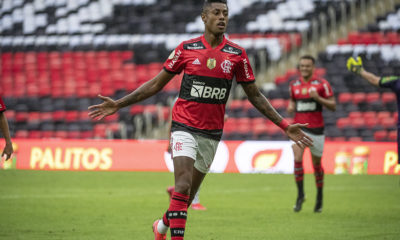 Bruno Henrique comemorando gol pelo Flamengo