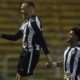 Pedro Castro comemora gol com a camisa do Botafogo