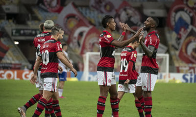 Bruno Henrique e Gerson comemorando gol do Flamengo