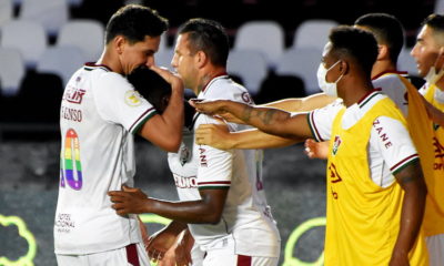 Cazares comemorando gol pelo Fluminense