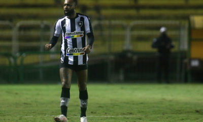 Chay comemora gol pelo Botafogo