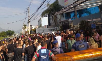 agentes da SEOP interditando festa na Zona Oeste