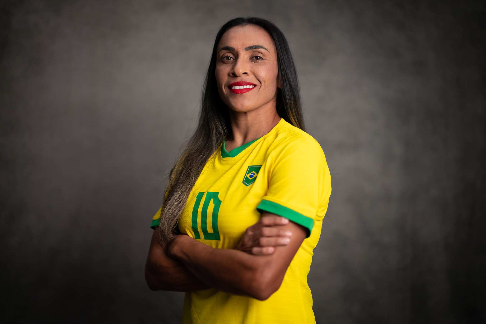 marta jogadora de futebol com a camisa da seleção