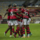 Jogadores do Flamengo comemoram gol sobre o São Paulo