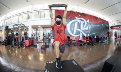 Rodrigo Caio treina na academia