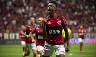 Bruno Henrique comemora gol do Flamengo sobre o Olimpia