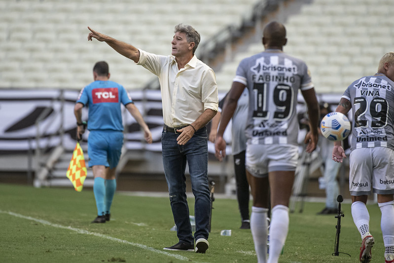 Renato Gaúcho passando orientação para o time do Flamengo