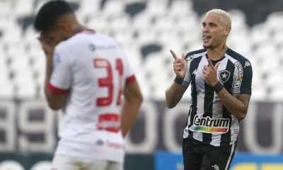 Rafael Navarro comandou a vitória do Botafogo sobre o Náutico