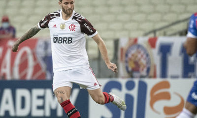 Léo Pereira em campo pelo Flamengo
