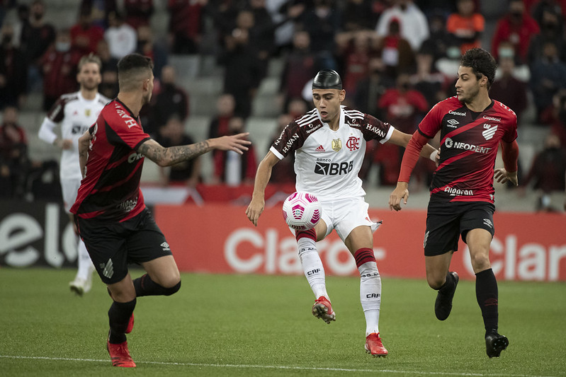 Flamengo empata em 2 a 2 com o Athletico-PR pela semifinal da Copa do Brasil