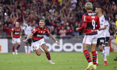 Flamengo vence o Ceará por 2 a 1 e adia título do Atlético-MG no Campeonato Brasileiro