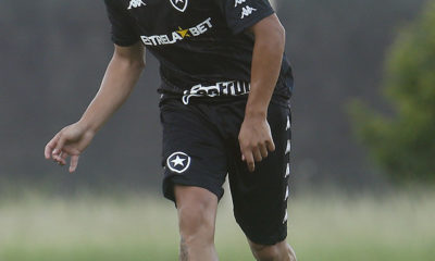 Barreto no treino do Botafogo no Estadio Nilton Santos