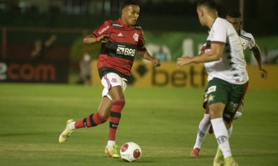 Flamengo vence a Portuguesa por 2 a 1 na estreia do Campeonato Carioca
