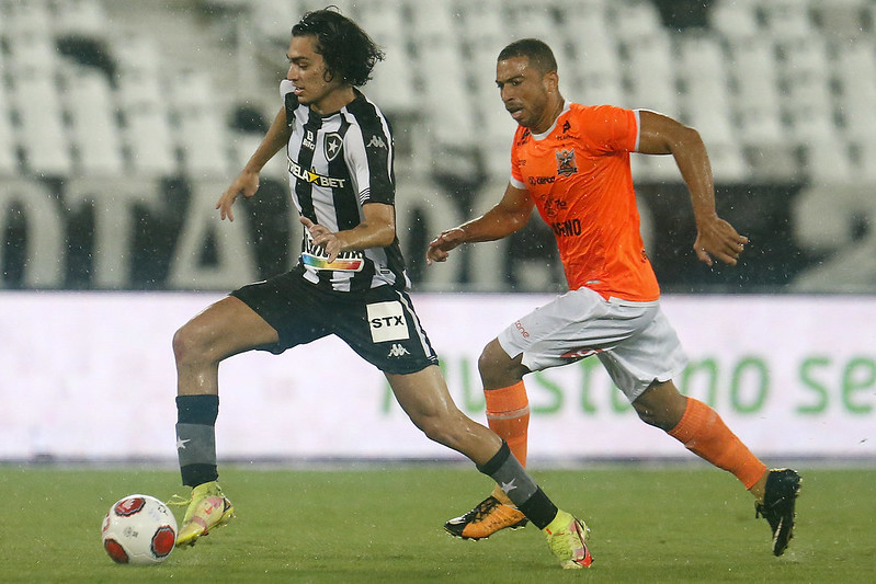 Botafogo vence o Nova Iguaçu e assume liderança do Campeonato Carioca