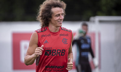 David Luiz em ação durante treino pelo Flamengo