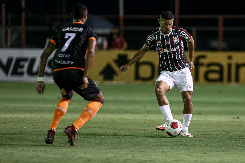 Fluminense vence o Nova Iguaçu por 1 a 0 e é líder do Campeonato Carioca