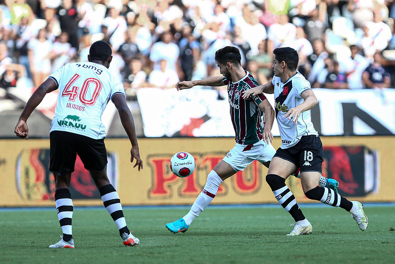 Fluminense vence o Vasco por 2 a 0 e segue na liderança do Campeonato Carioca