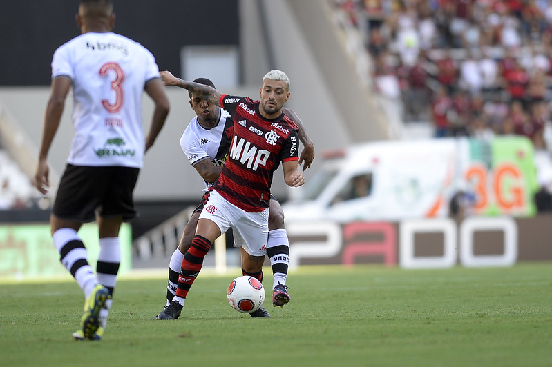Flamengo vence o Vasco por 2 a 1 e assegura vice-liderança da Taça Guanabara