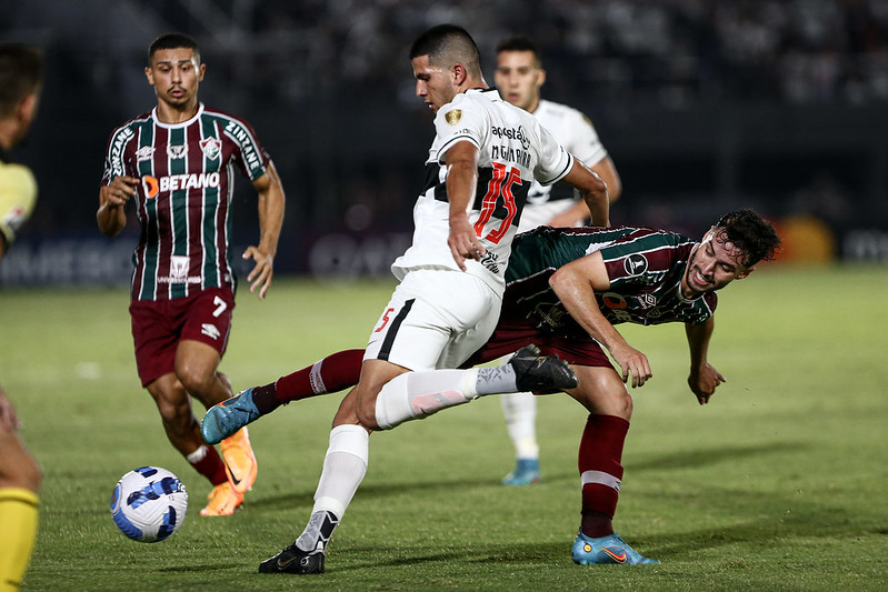 Fluminense perde para o Olimpia no tempo normal e nos pênaltis, e está fora da Libertadores