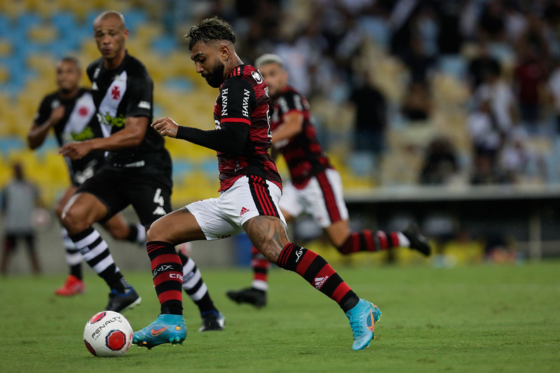 Flamengo vence o Vasco por 1 a 0 no jogo de ida da semifinal do Campeonato Carioca