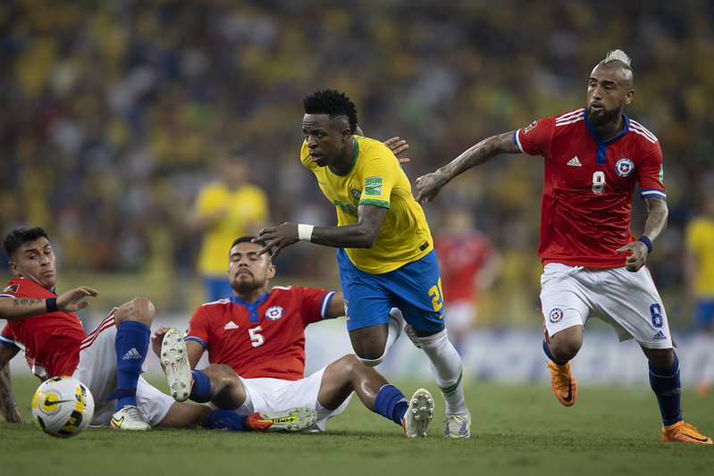 Brasil goleia o Chile por 4 a 0 e se despede do povo brasileiro antes da Copa em grande estilo