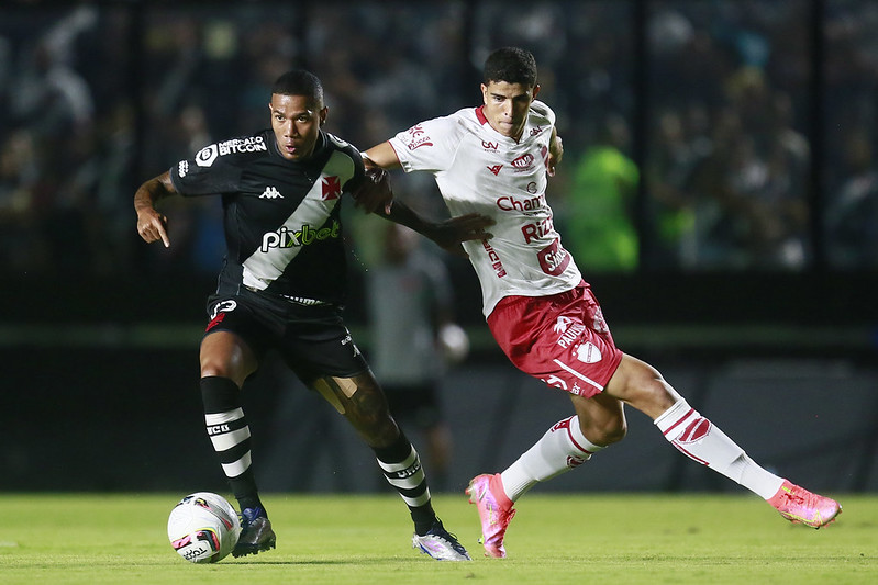 Vasco e Vila Nova empatam na estreia da Série B do Campeonato Brasileiro