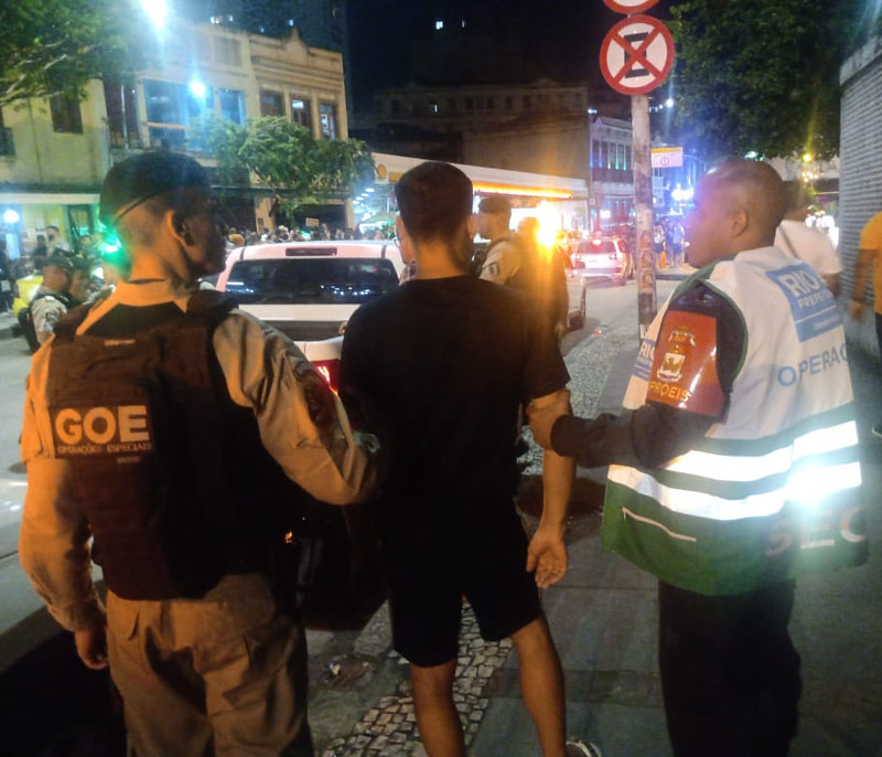 Guardas municipais prendem taxista por estelionato e apreendem adolescente por receptação