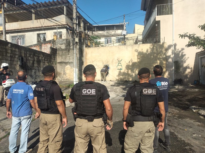 Secretaria de Ordem Pública faz ação para demolir construções irregulares na Zona Norte