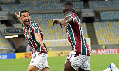 Fred e Luiz Henrique comemoram gol do Fluminense