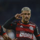 Arrascaeta comemora gol pelo Flamengo