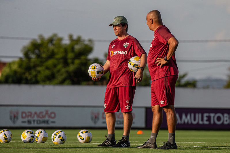 Fernando Diniz pode poupar jogadores na partida contra o Oriente Petrolero