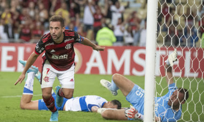 Flamengo vence Universidad Católica e garante classificação às oitavas de final da Libertadores